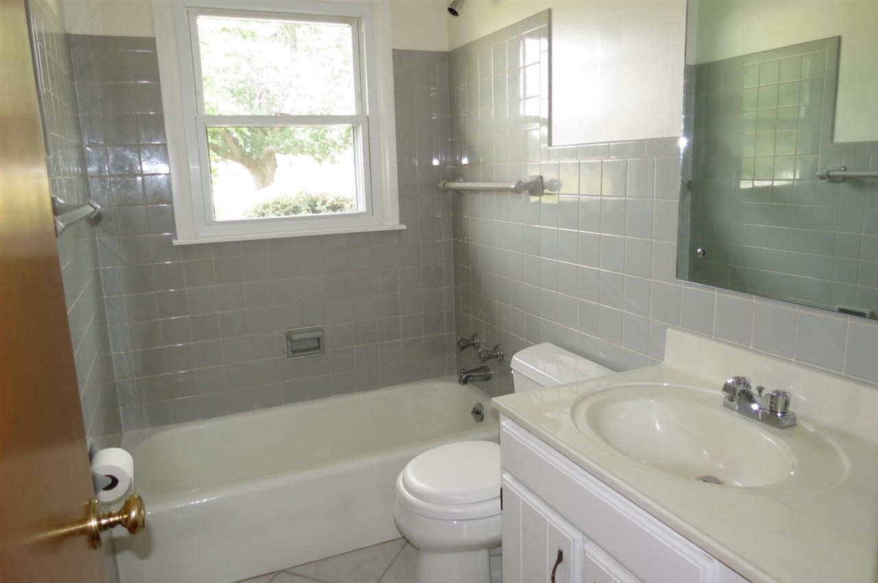 3918 Brentwood Dr, South Bend, IN 46628 photo 9