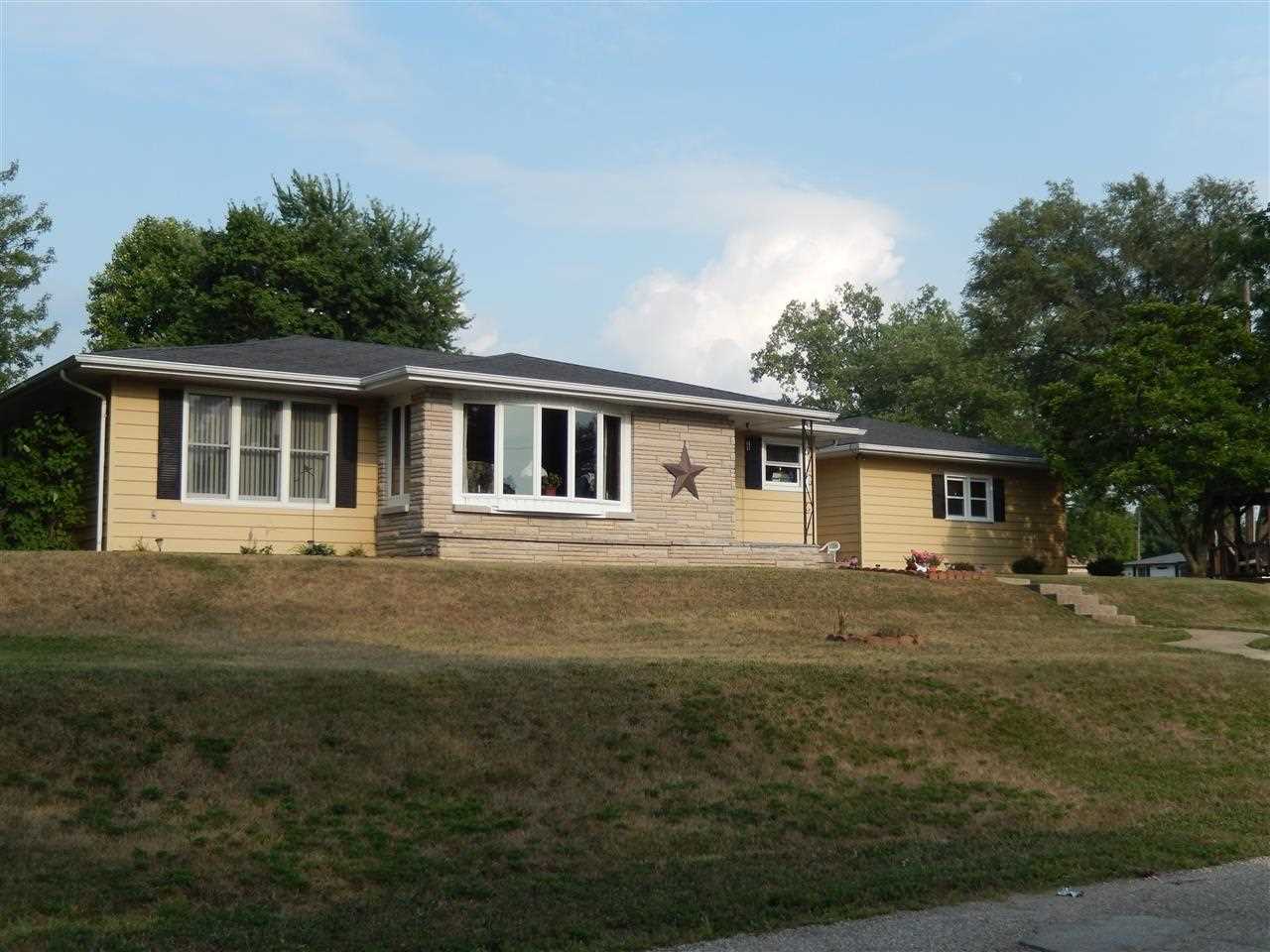 702 E Sherman St, Marion, IN 46952 photo 1