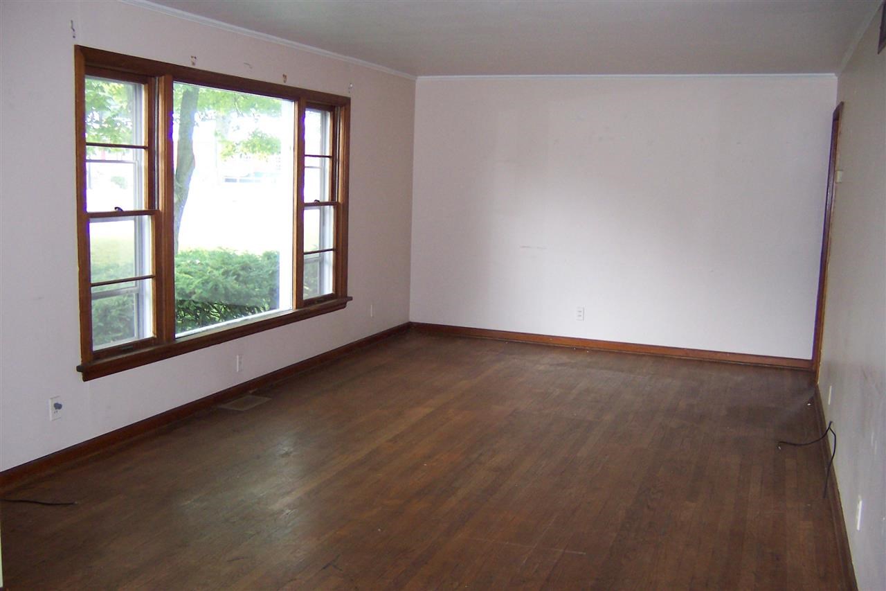 405 N First St, Pierceton, IN 46562 photo 2