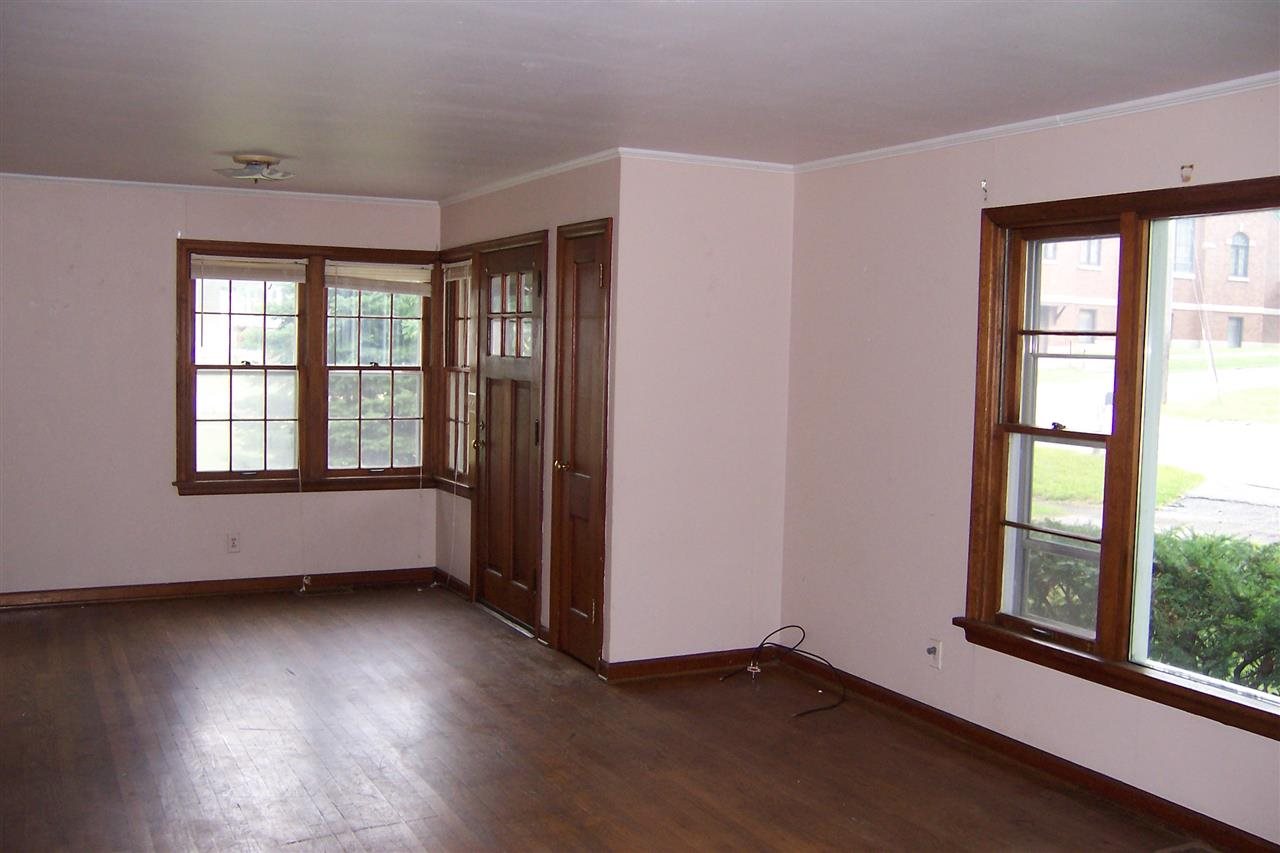 405 N First St, Pierceton, IN 46562 photo 3