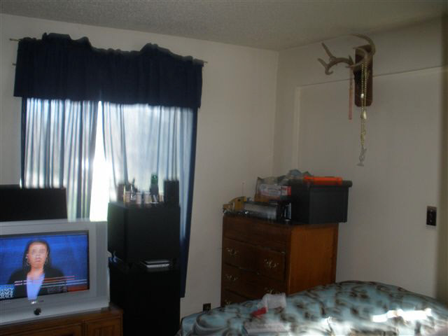 704 Fourth St, Howe, IN 46746 photo 5