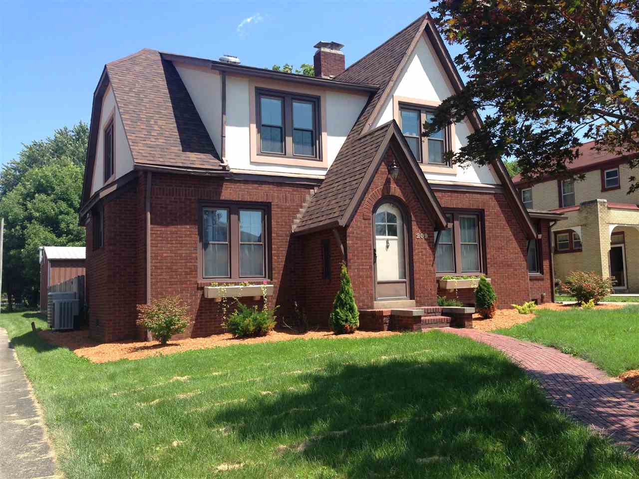 209 N Main St, Huntingburg, IN 47542 photo 1