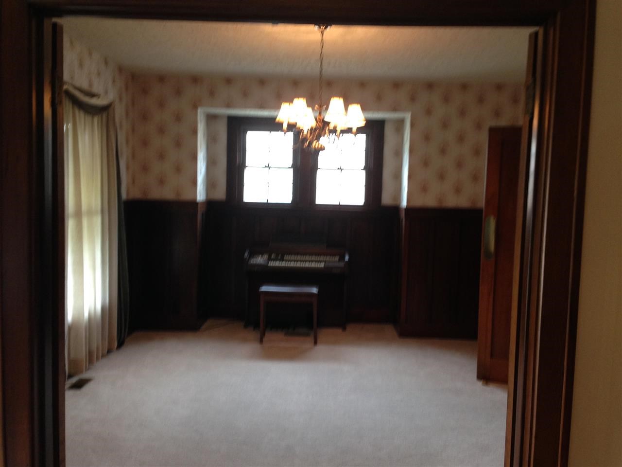 209 N Main St, Huntingburg, IN 47542 photo 6