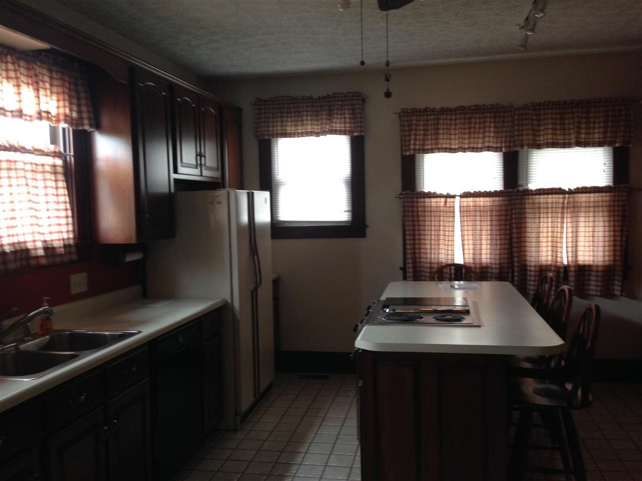209 N Main St, Huntingburg, IN 47542 photo 2