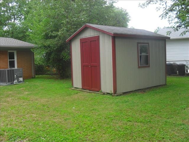 523 E Madison Ave, Chandler, IN 47610 photo 17