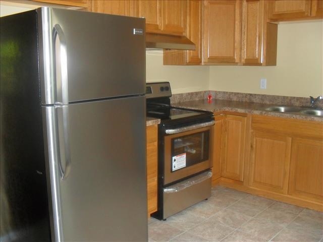 523 E Madison Ave, Chandler, IN 47610 photo 3