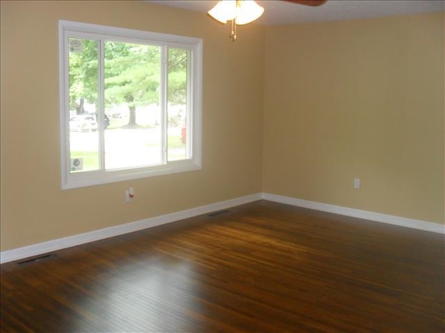 523 E Madison Ave, Chandler, IN 47610 photo 5