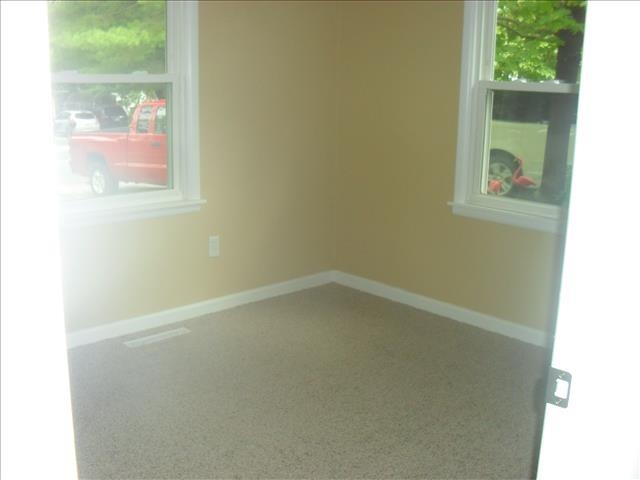 523 E Madison Ave, Chandler, IN 47610 photo 9