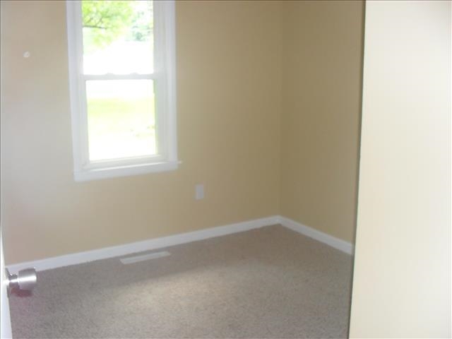 523 E Madison Ave, Chandler, IN 47610 photo 6