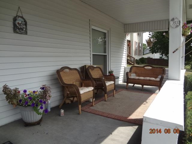 342 E Maple St, Wabash, IN 46992 photo 2