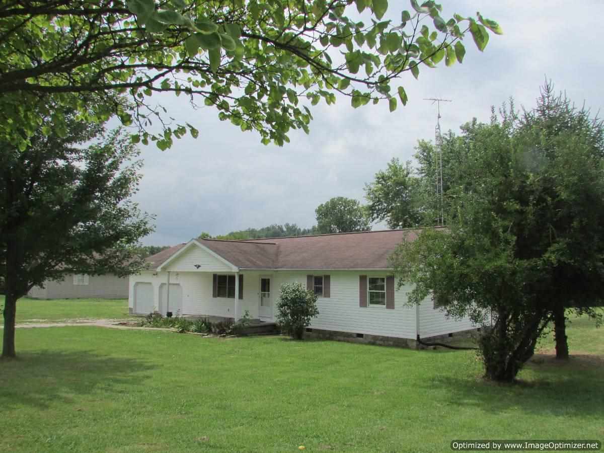 775 Cassidy Ln, Mitchell, IN 47446 photo 2