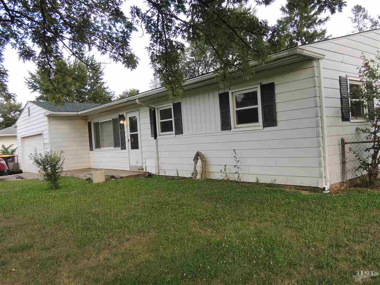 2910 Castle Dr, Fort Wayne, IN 46816 photo 1