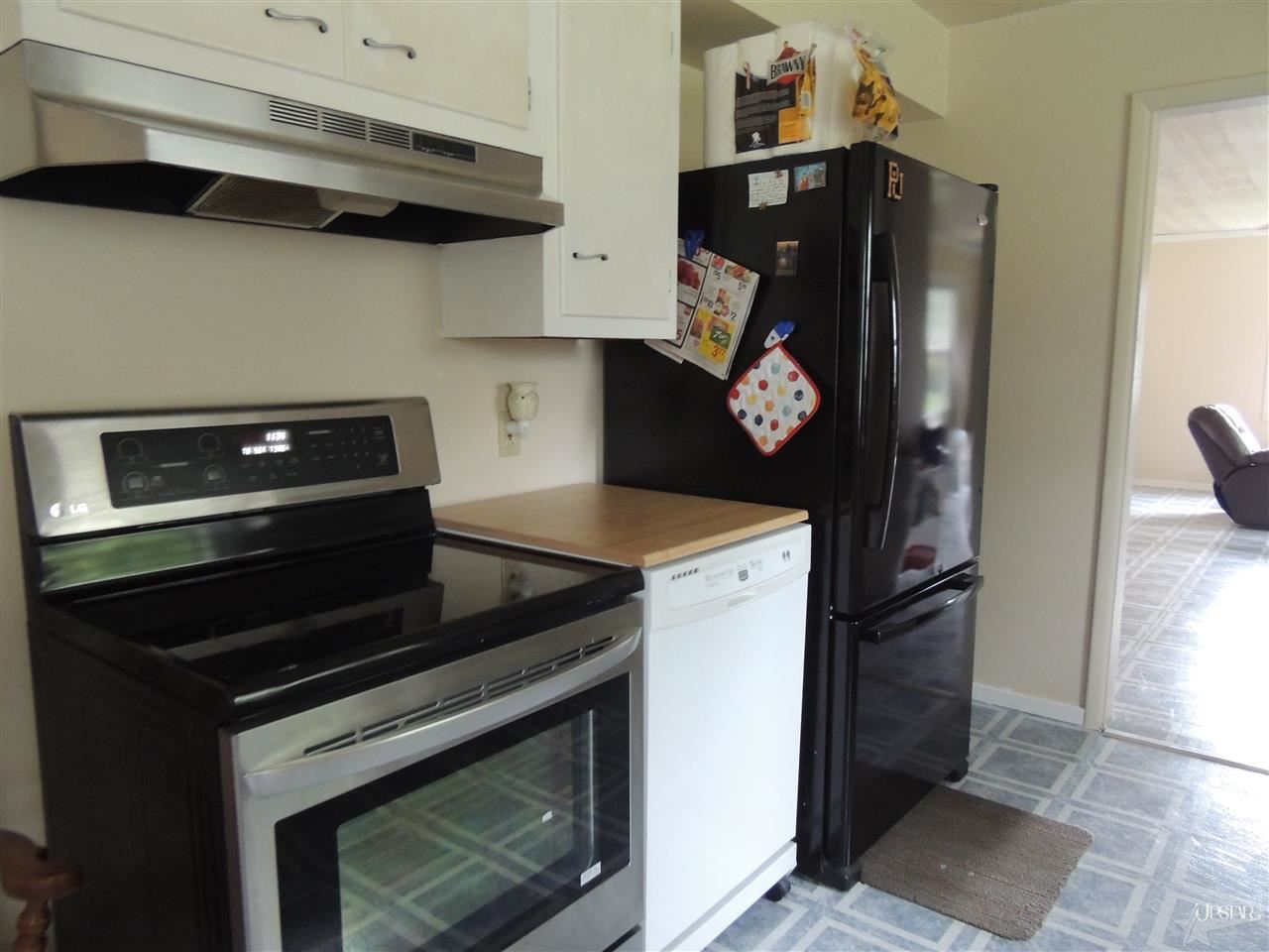 2910 Castle Dr, Fort Wayne, IN 46816 photo 3