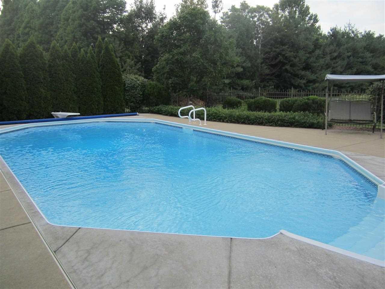 8166 Clearview Dr, Newburgh, IN 47630 photo 2