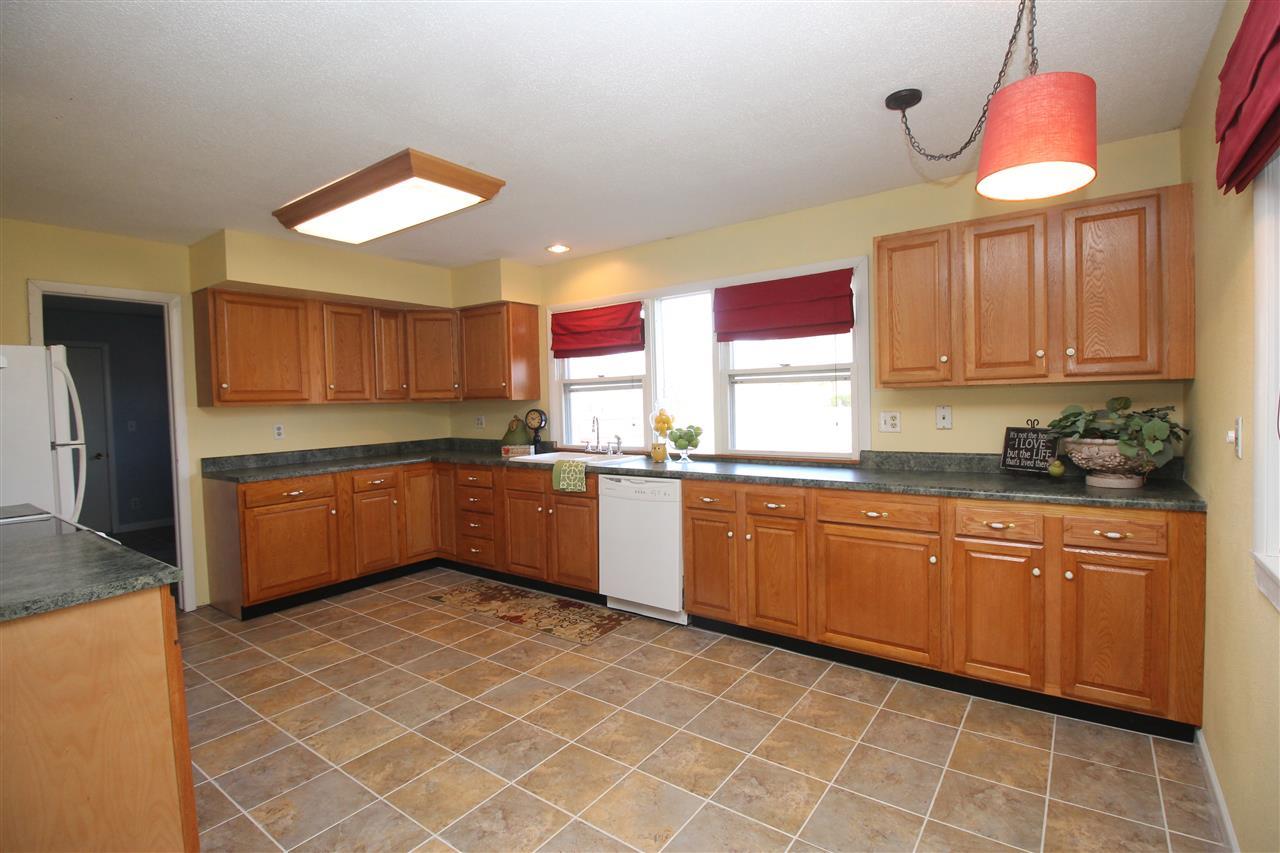 105 E Bragg Ave, Upland, IN 46989 photo 7