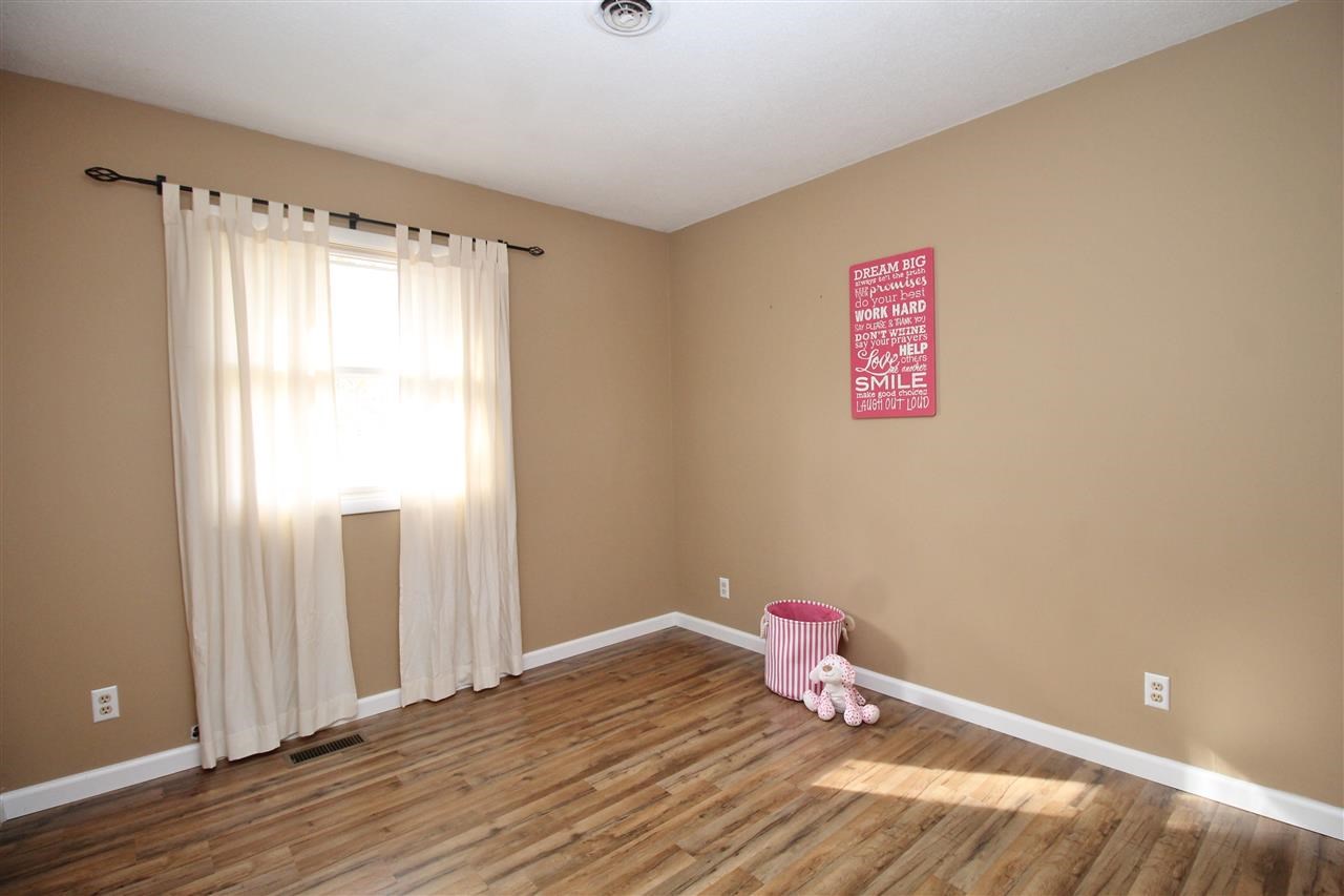 105 E Bragg Ave, Upland, IN 46989 photo 16
