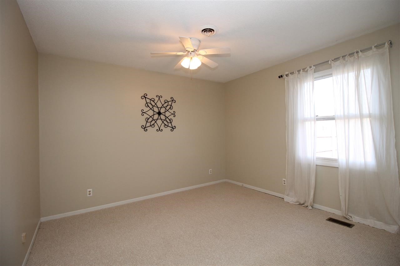 105 E Bragg Ave, Upland, IN 46989 photo 14