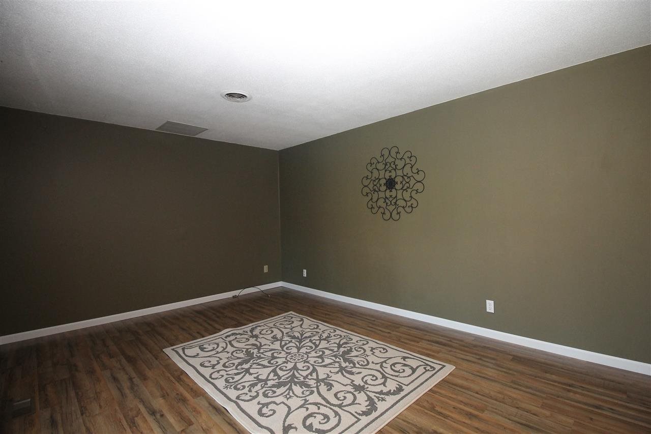 105 E Bragg Ave, Upland, IN 46989 photo 12