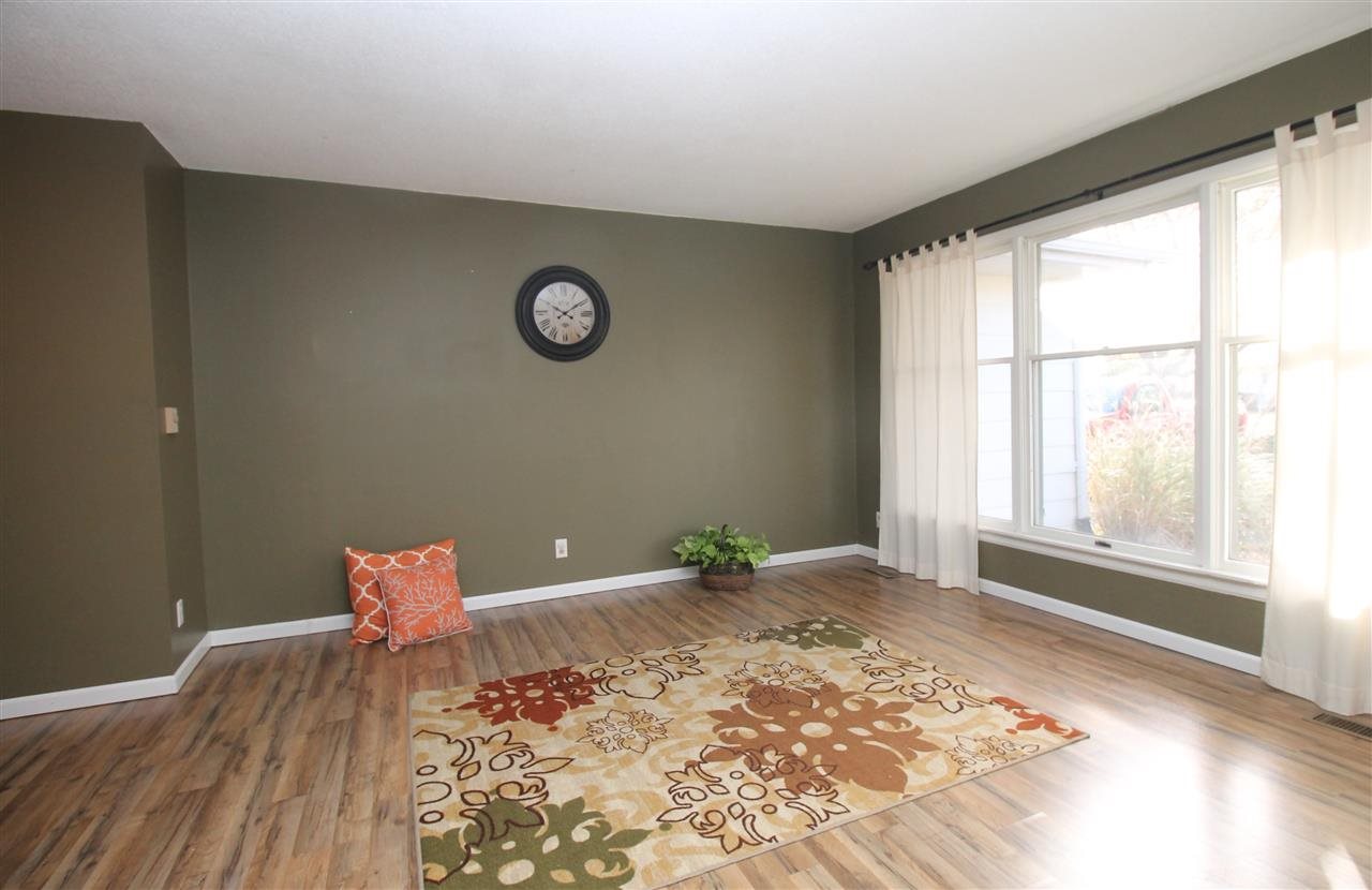 105 E Bragg Ave, Upland, IN 46989 photo 3