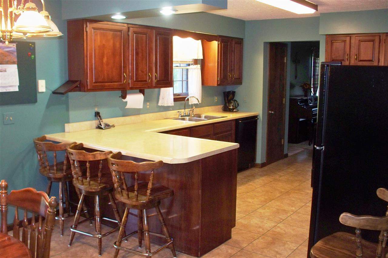 2049 N Shamrock Ln, Jasper, IN 47546 photo 3