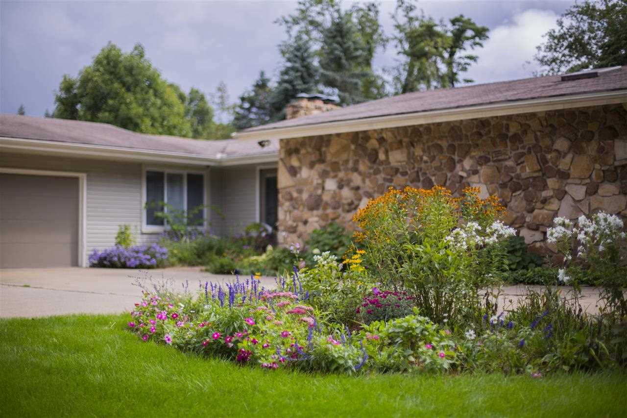 16774 Hampton Dr, Granger, IN 46530 photo 1