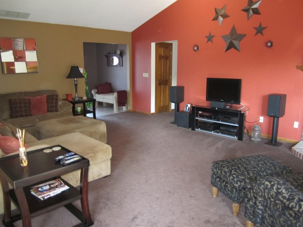 1402 Elm St, Auburn, IN 46706 photo 4