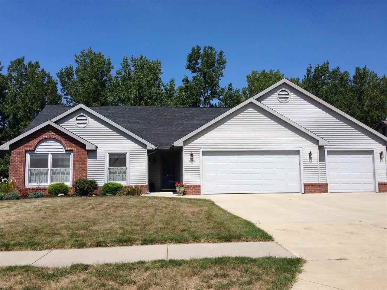 1402 Elm St, Auburn, IN 46706 photo 1