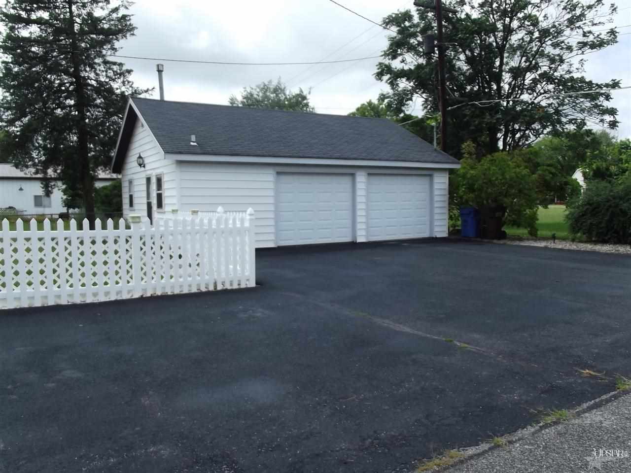 414 W Whitley St, Churubusco, IN 46723 photo 3