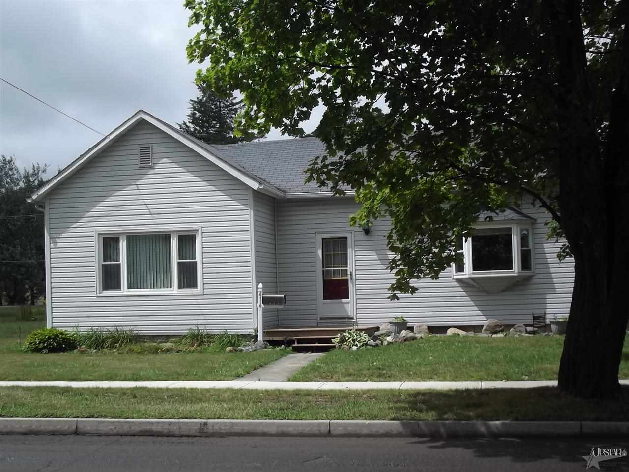 414 W Whitley St, Churubusco, IN 46723 photo 1