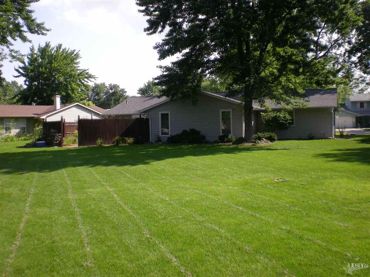 3901 Oakhurst Dr, Fort Wayne, IN 46815 photo 3