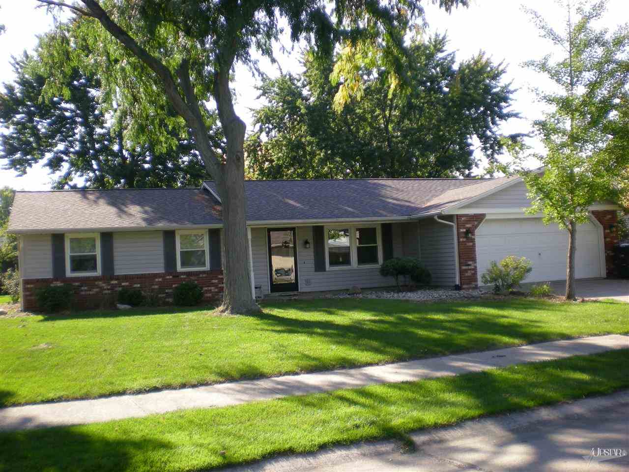 3901 Oakhurst Dr, Fort Wayne, IN 46815 photo 1