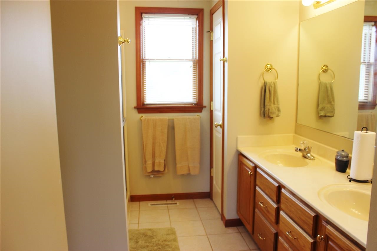 19296 Yoder Dr, Goshen, IN 46528 photo 12