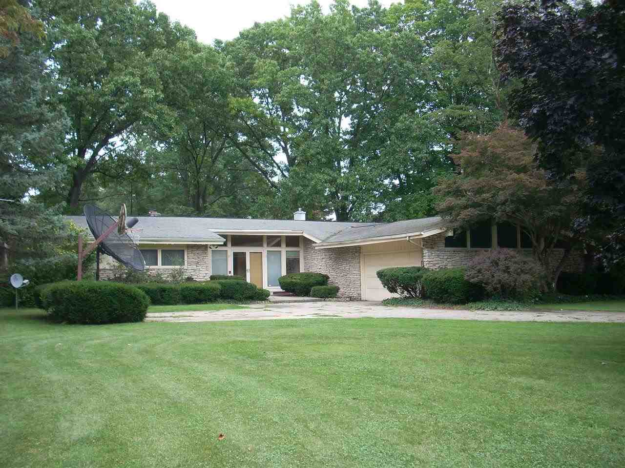 52726 Brookdale Dr, South Bend, IN 46637 photo 1
