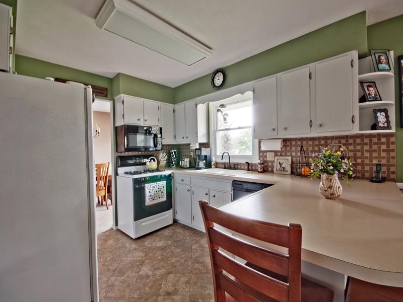 515 Sunset Ln, Middlebury, IN 46540 photo 9