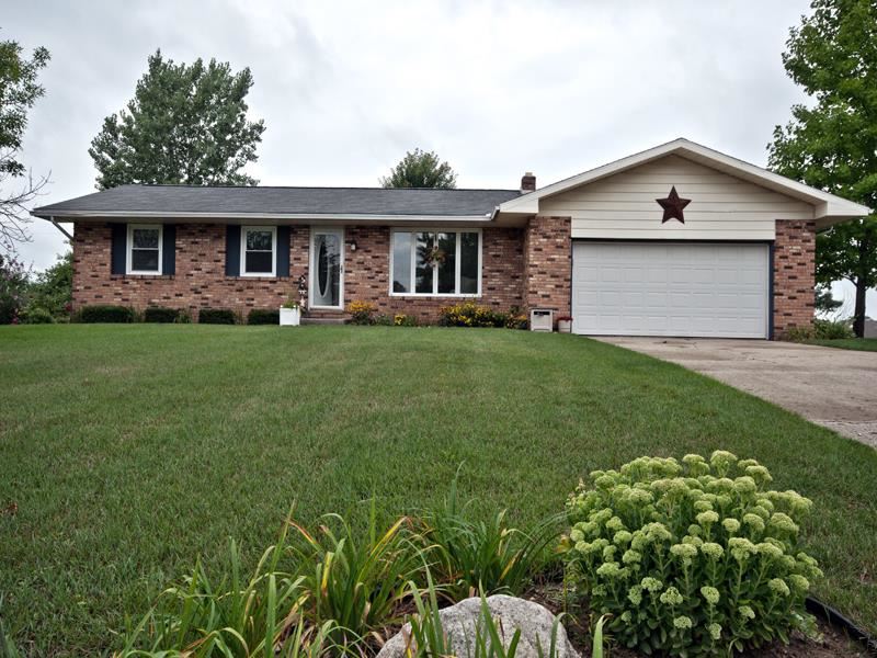 515 Sunset Ln, Middlebury, IN 46540 photo 1