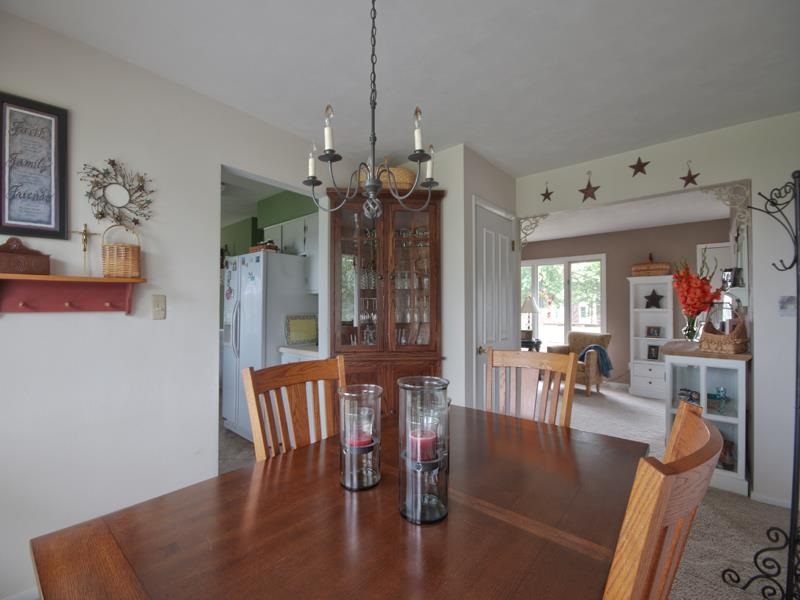 515 Sunset Ln, Middlebury, IN 46540 photo 8