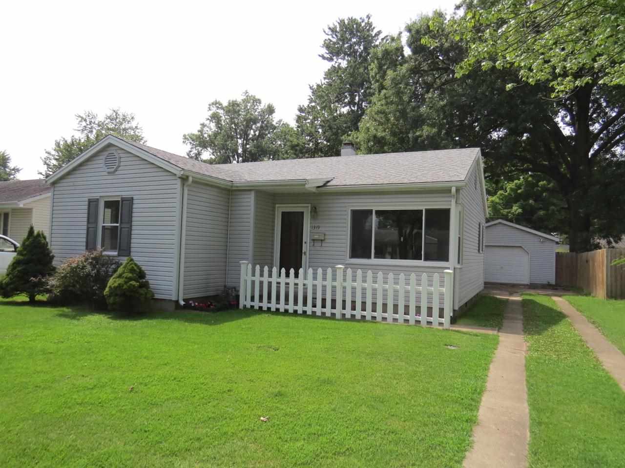 1319 S Saint James Blvd, Evansville, IN 47714 photo 1
