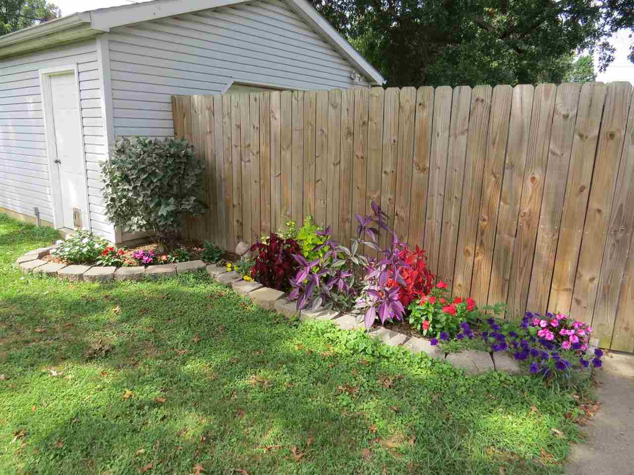1319 S Saint James Blvd, Evansville, IN 47714 photo 12