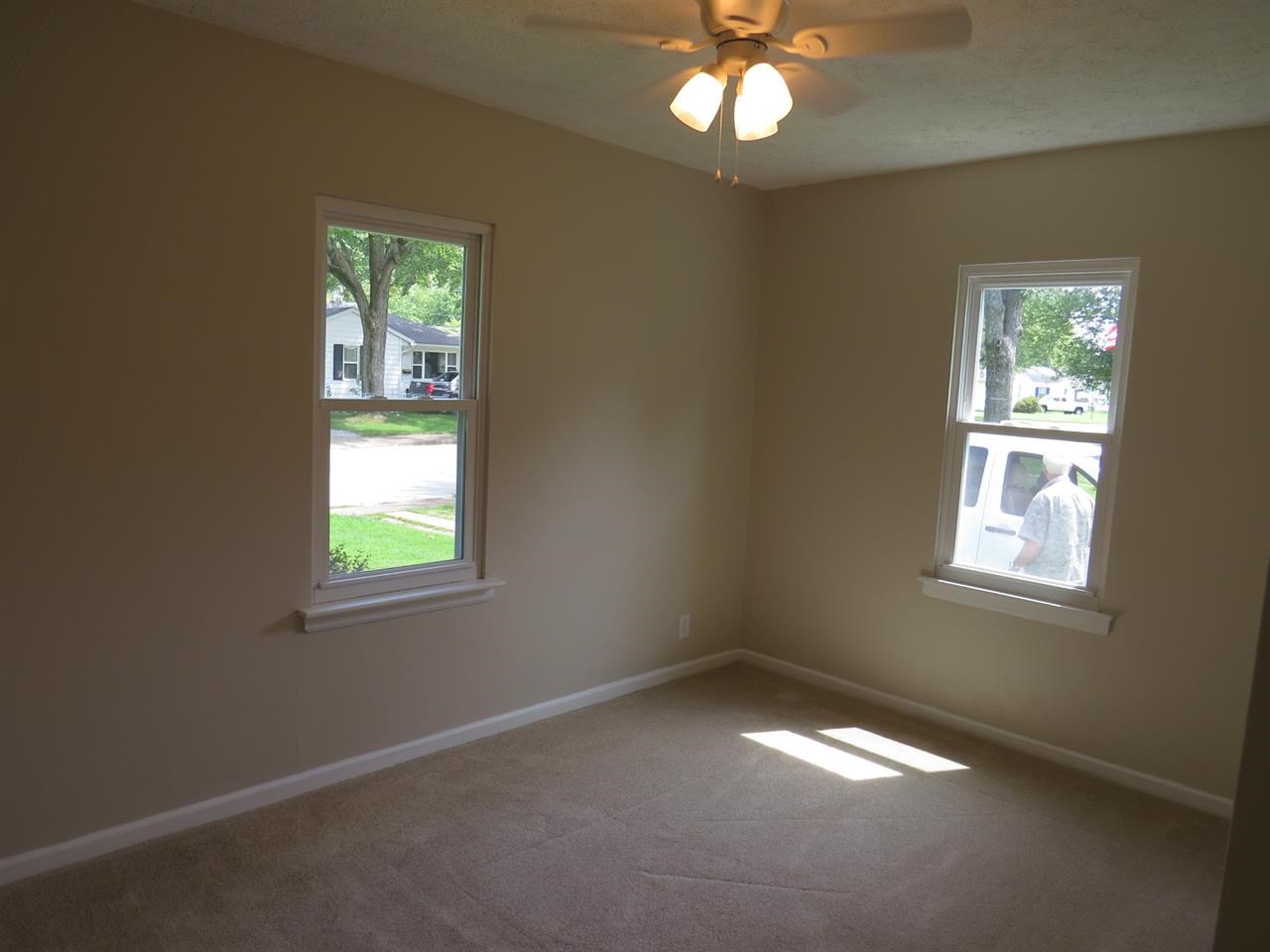 1319 S Saint James Blvd, Evansville, IN 47714 photo 6