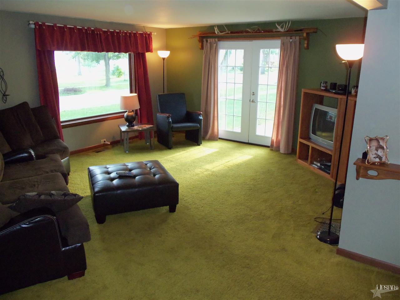 213 E Oak, Butler, IN 46721 photo 3