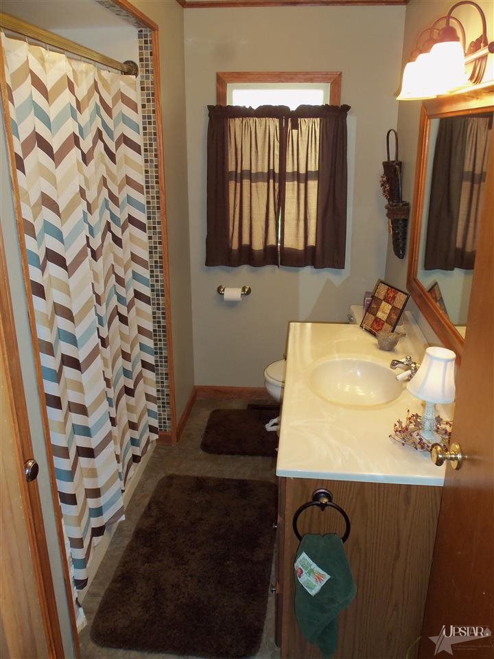 213 E Oak, Butler, IN 46721 photo 2