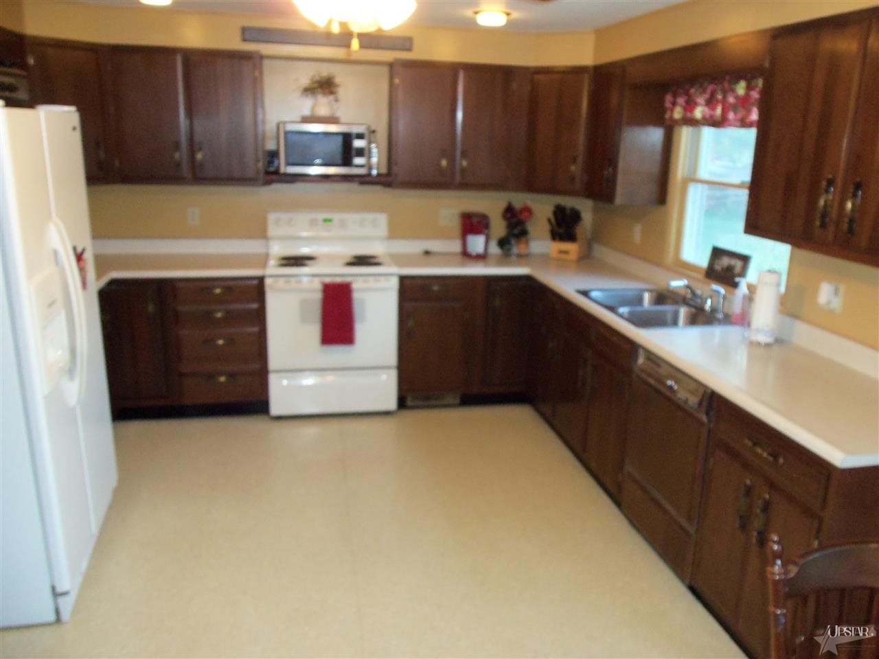 213 E Oak, Butler, IN 46721 photo 11