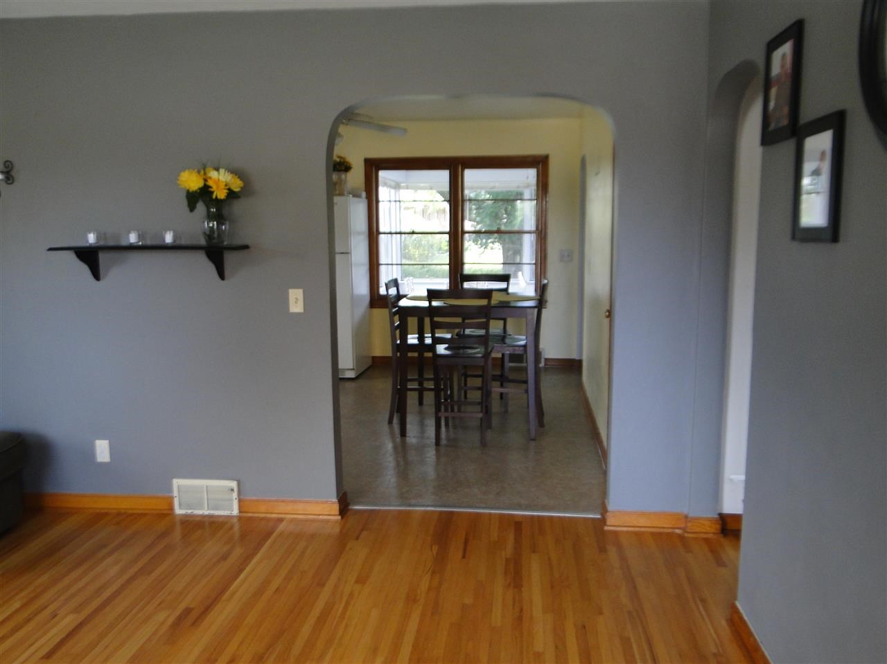 203 N West St, Haubstadt, IN 47639 photo 3