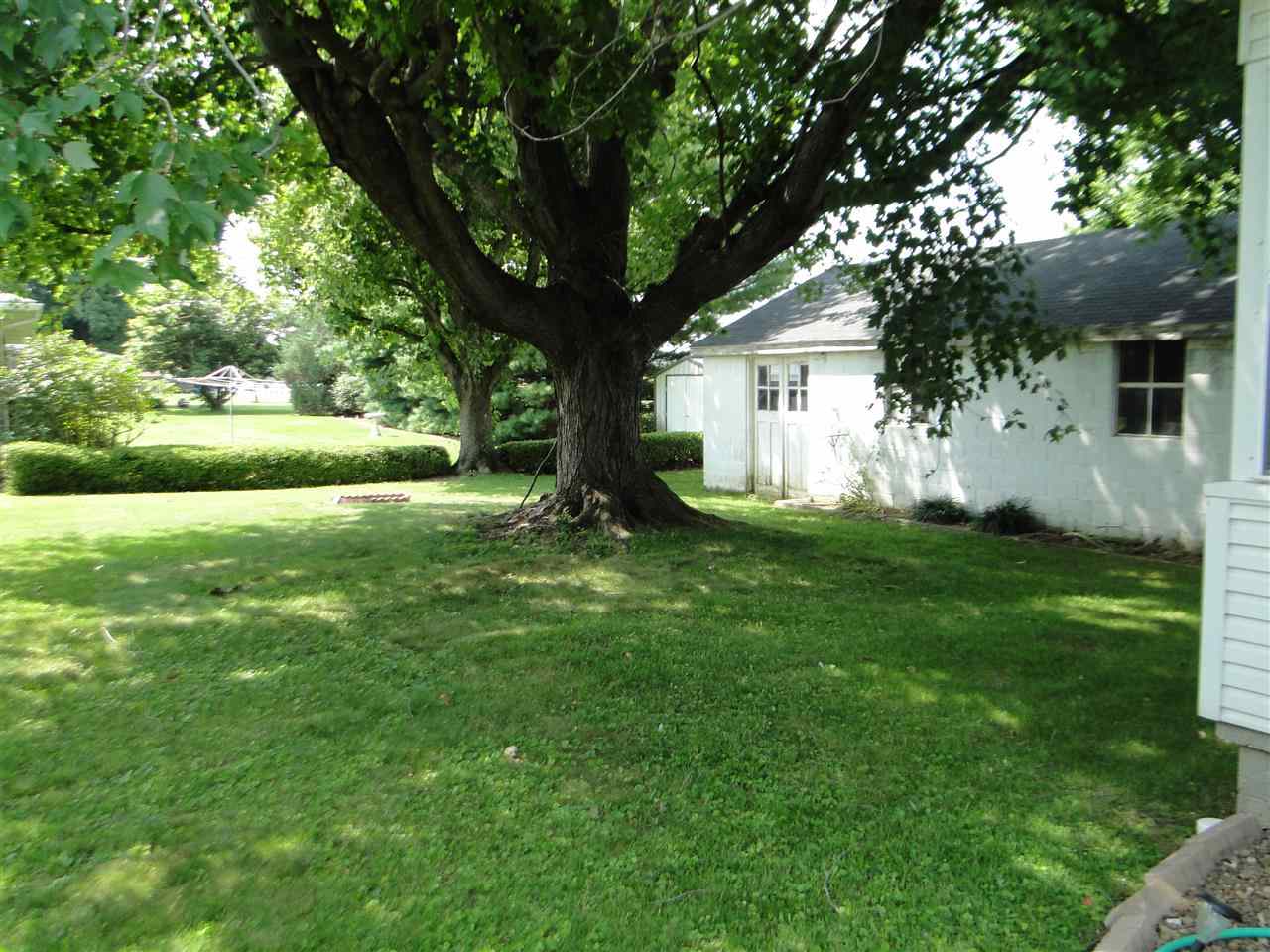 203 N West St, Haubstadt, IN 47639 photo 22