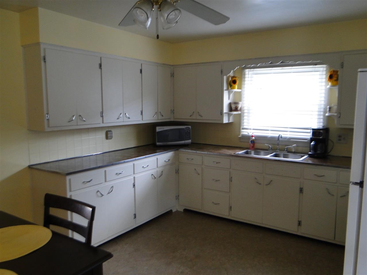 203 N West St, Haubstadt, IN 47639 photo 9