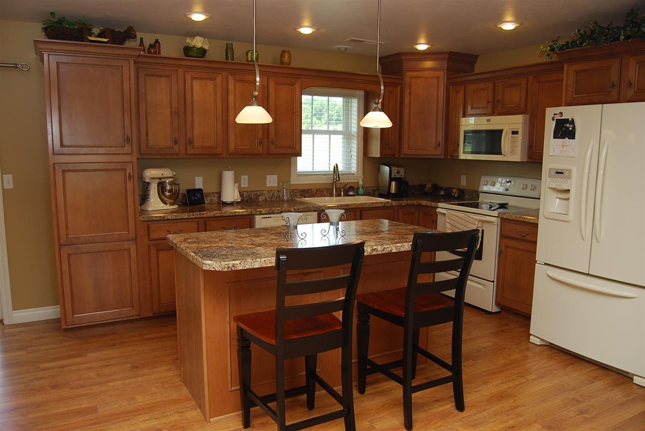 631 N Savannah Dr, Jasper, IN 47546 photo 2