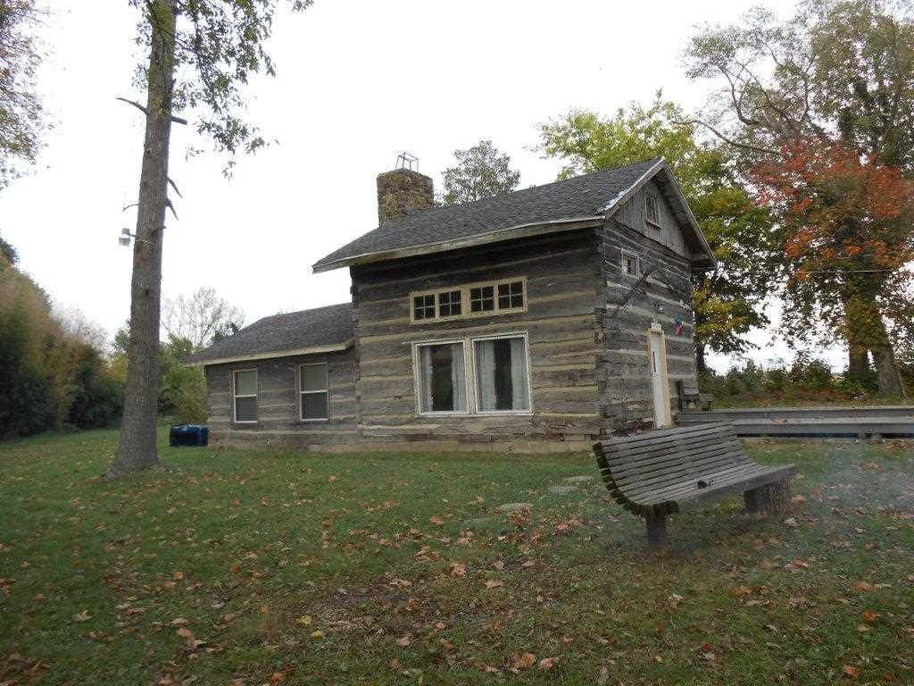 8450 E Wheatland Rd, Vincennes, IN 47591 photo 1