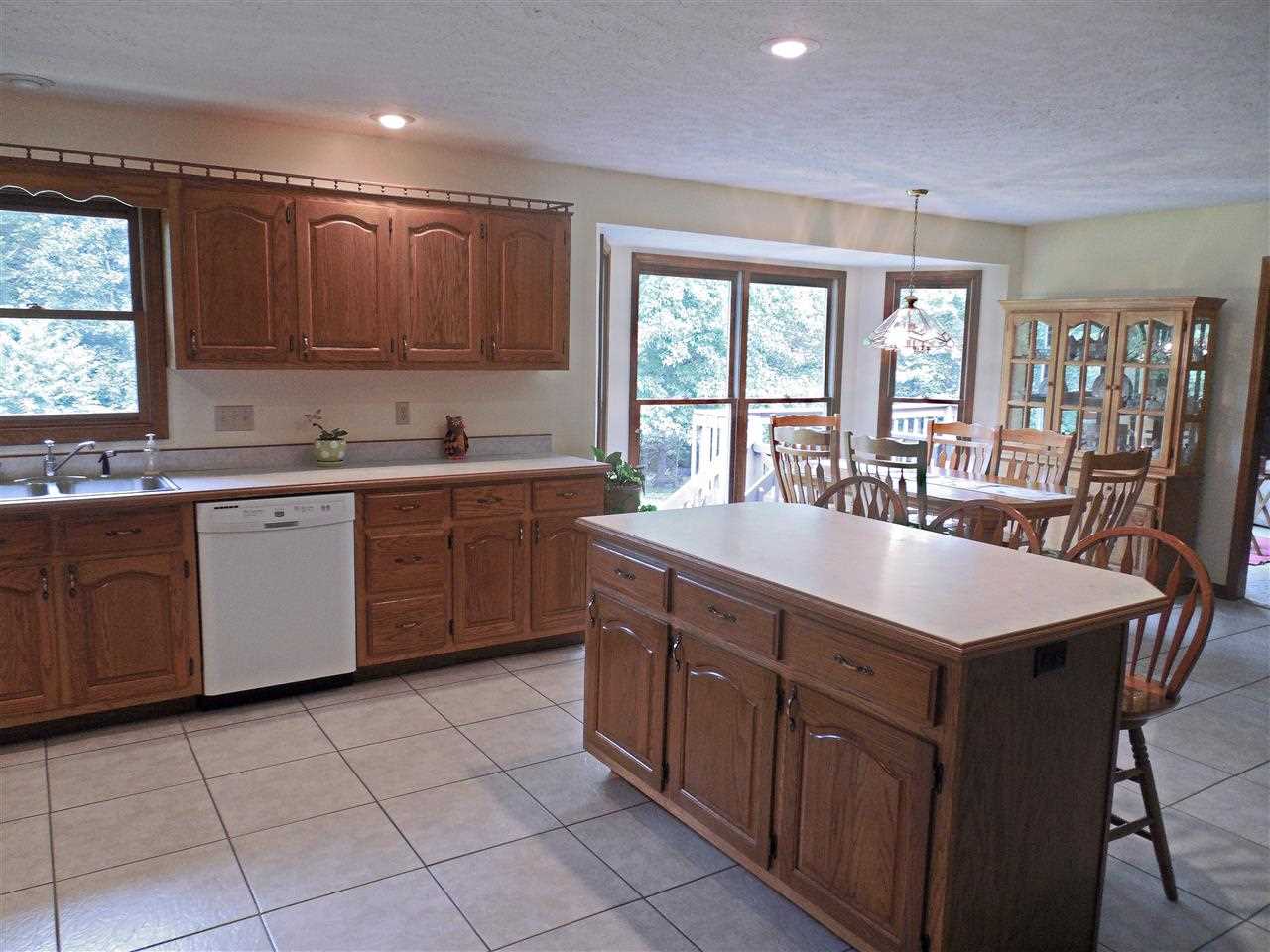 8000 Woodridge Dr, Wadesville, IN 47638 photo 11