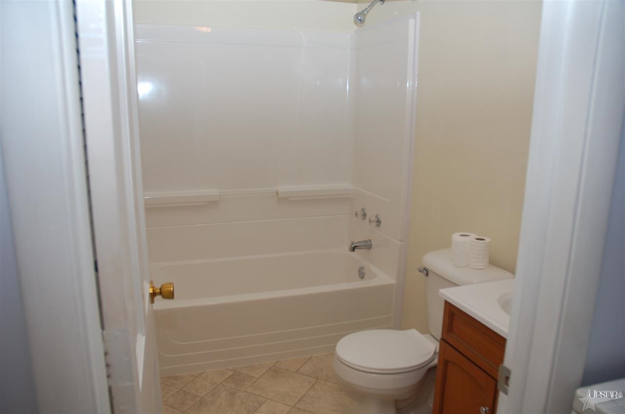 8527 Effie Dr, Fort Wayne, IN 46825 photo 6
