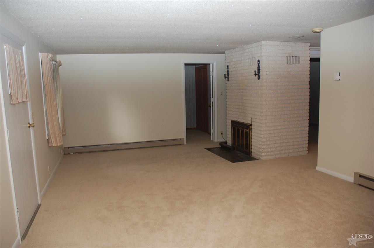 8527 Effie Dr, Fort Wayne, IN 46825 photo 3